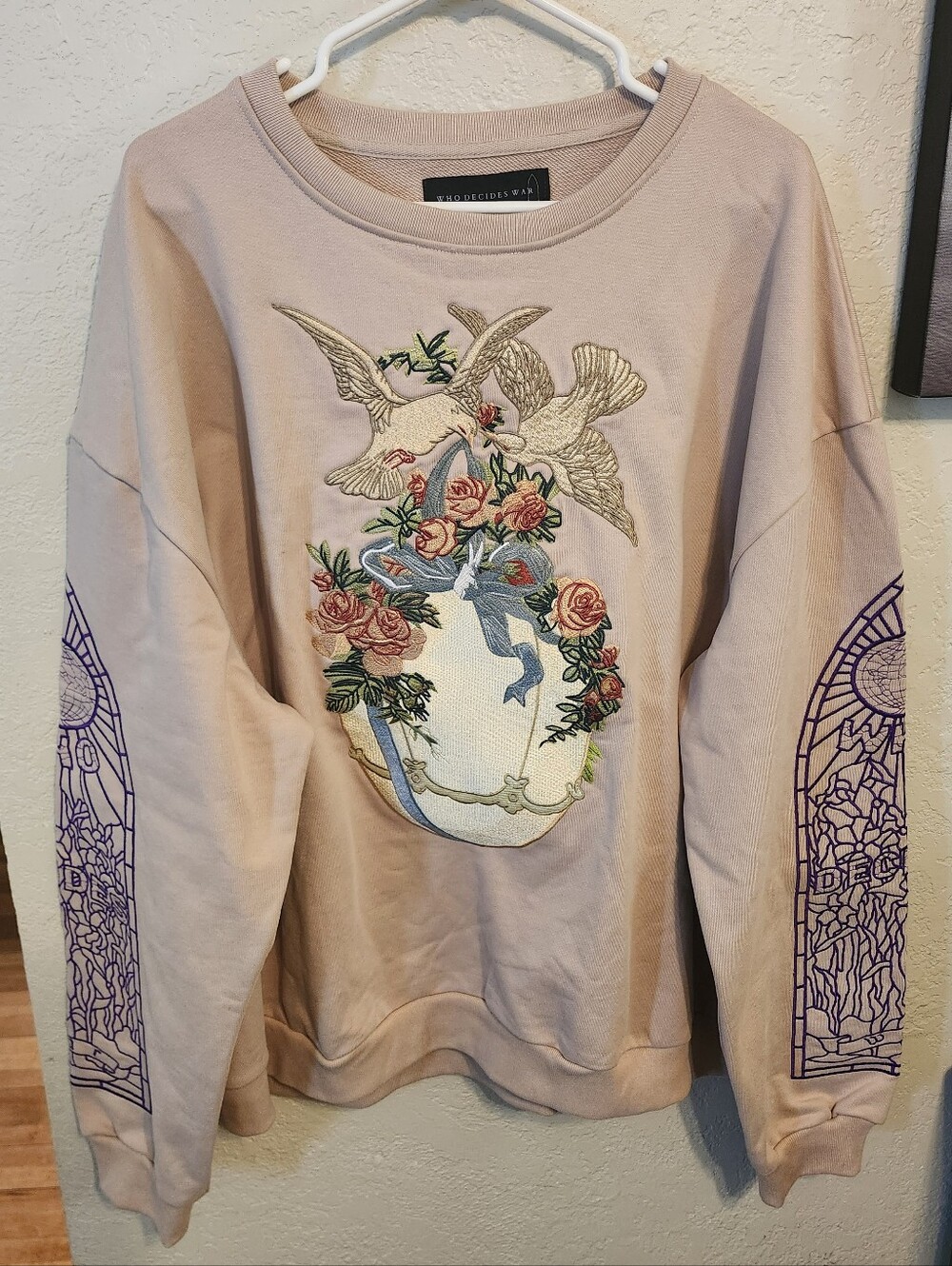 WHO DECIDES WAR Gift Crewneck "Silver" Embroidered Sweater - Blush Mens XL Boxy